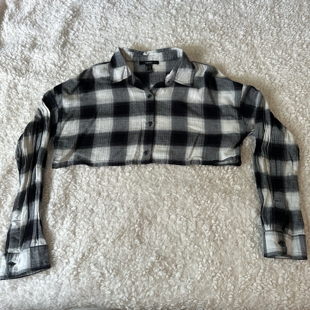 Cropped black-and-white flannel